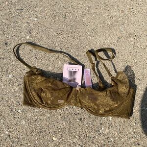 NWT Fenty green lace underwire bra 34C